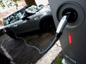 Audi, ChargeZone inaugurate India's first ultra-fast charging station in Mumbai