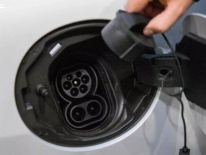 Major railway stations to install EV charging points in 3 years